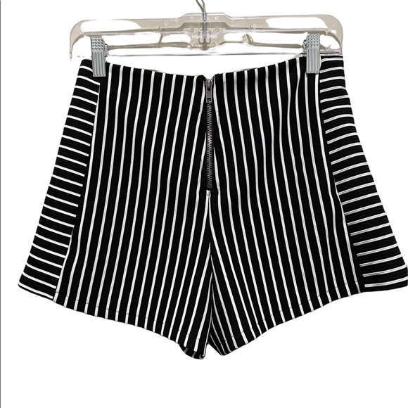 LF Rumor Boutique Striped Panel Skort Black and White Size Medium - Picture 7 of 8